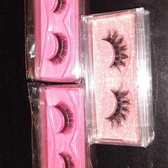 NEW IN PACKAGING Fake Eyelashes (set of 3) - Picture 1 of 3